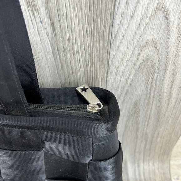 Harveys Seatbelt Bag - Picture 10 of 14